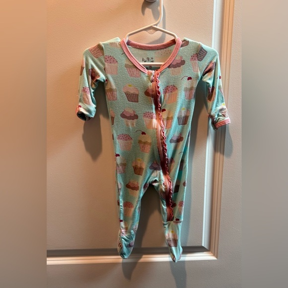 KicKee Pants Summer Sky Cupcakes Classic Ruffle Footie Pink Blue 3-6 - Picture 6 of 6